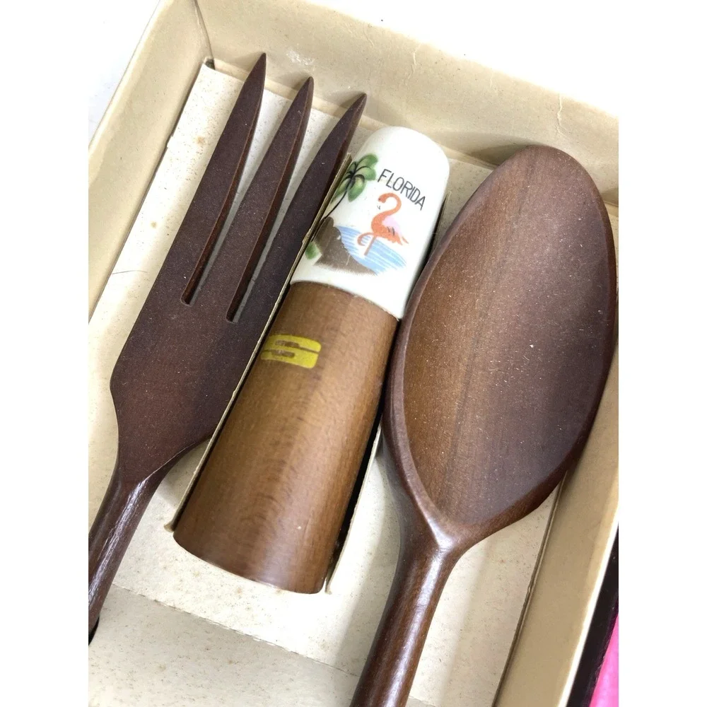 VTG Wooden Salad Serving Utensils Flamingo‎ Florida Salt Pepper Shakers NOS